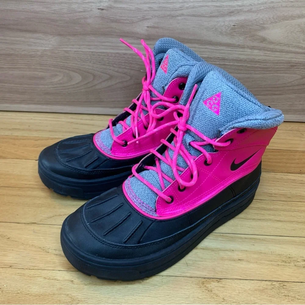 Nike Woodside 2 High ACG Kids Gray and Pink Boots - Size 5.5 Y
